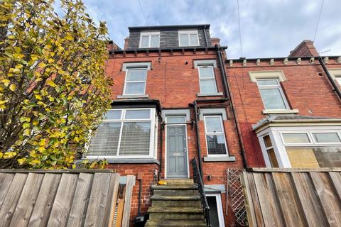 3 bedroom terraced house to rent, St. Anns Mount, Burley, Leeds, LS4