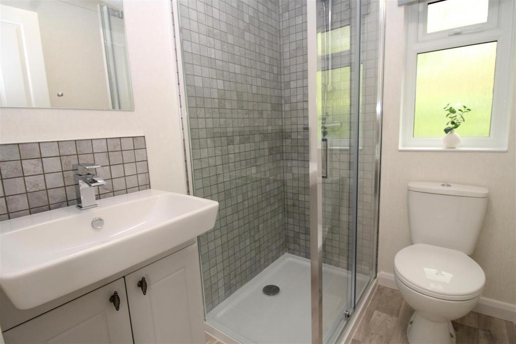 Ensuite.JPG