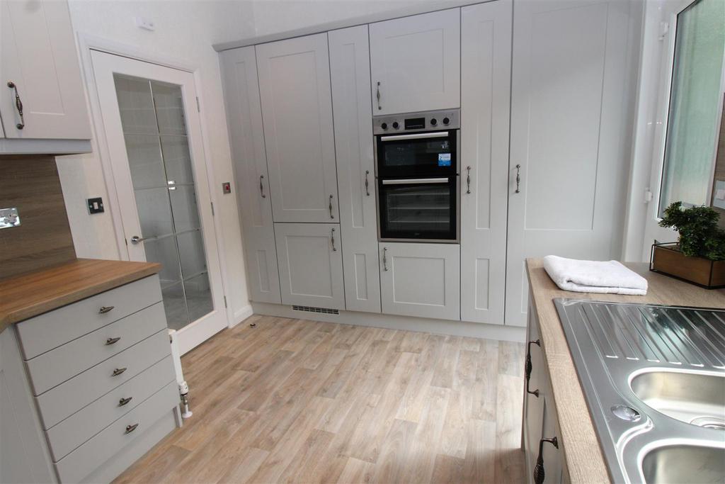 Kitchen 2.JPG