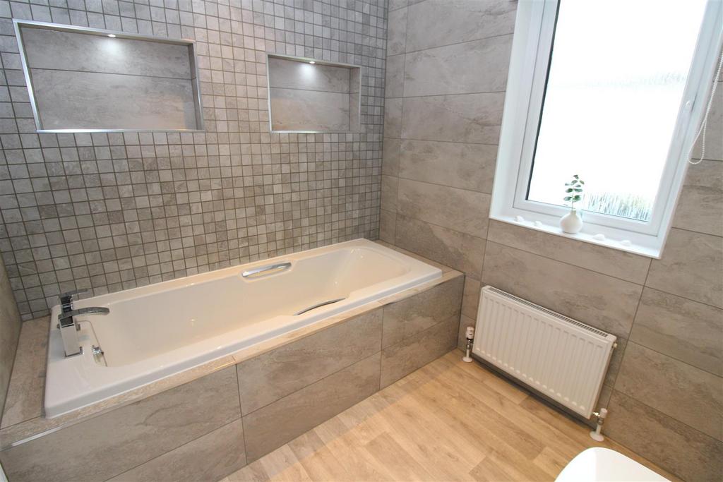Bathroom 1.JPG