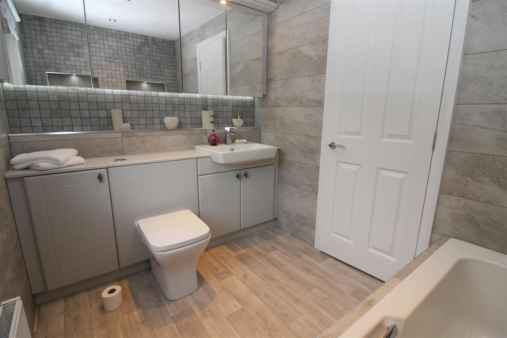 Bathroom 2.JPG