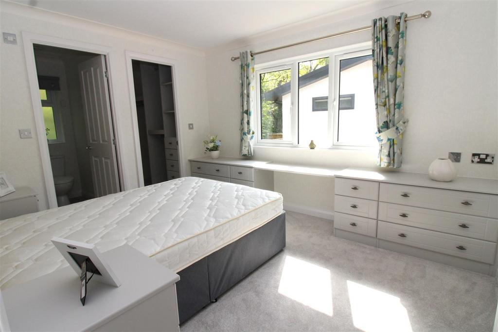 Bedroom 1.JPG