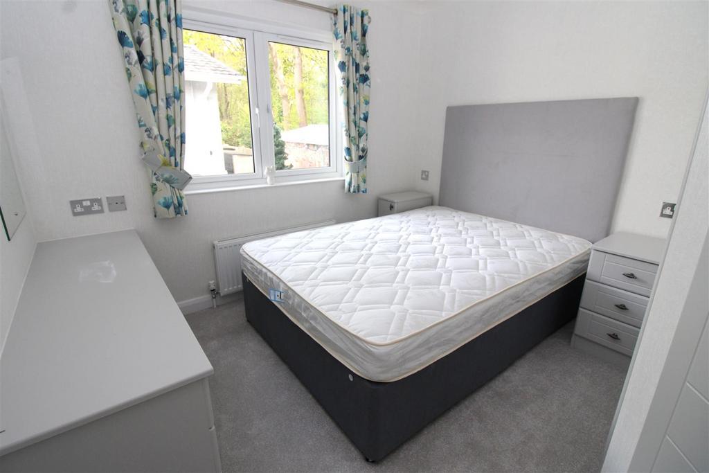 Bedroom 2.JPG