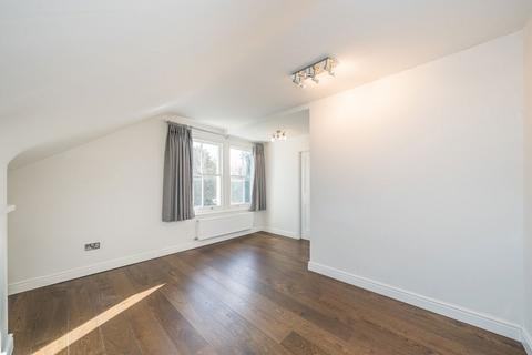 3 bedroom maisonette for sale, Heathcote Road, St Margarets TW1
