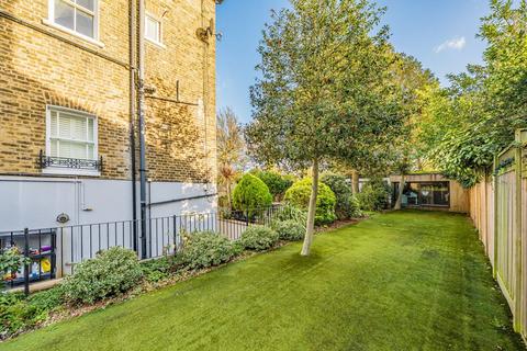 38b Heathcote Road, St Margarets, Twickenham, TW1 1RX