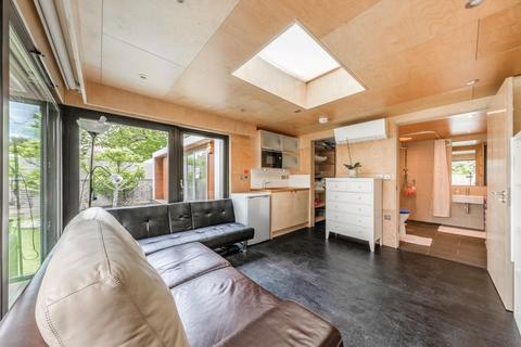 38b Heathcote Road, St Margarets, Twickenham, TW1 1RX