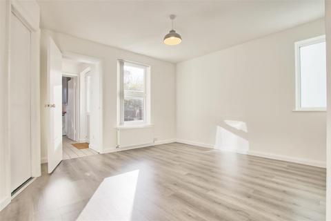 4 bedroom semi-detached house to rent, New Street, Cambridge