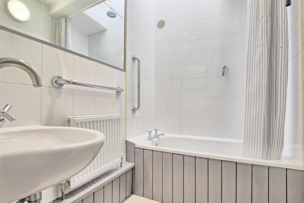 Bathroom 1.jpg