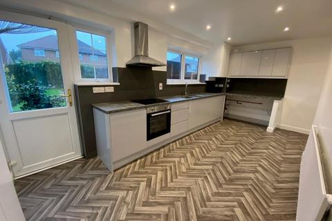 3 bedroom semi-detached house to rent, Ruskin Gardens, Harold Hill, Romford