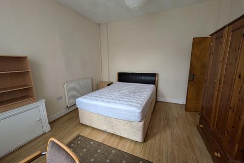 6 bedroom terraced house to rent, Cardiff CF24