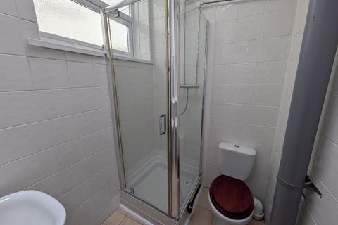 6 bedroom terraced house to rent, Cardiff CF24