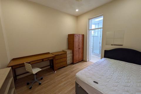 6 bedroom terraced house to rent, Cardiff CF24