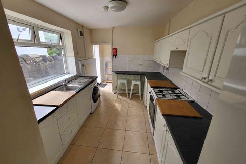 4 bedroom terraced house to rent, Cardiff CF24
