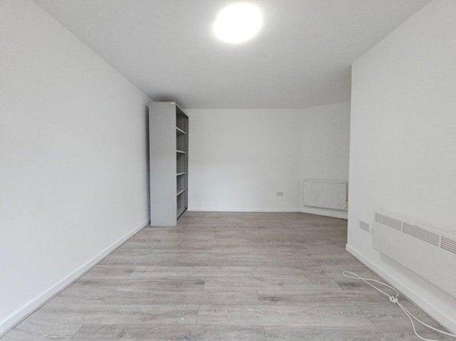 Stoneleigh-road-n17-9bq-995322