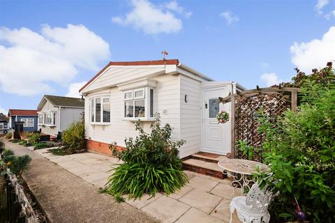 2 bedroom park home for sale, Seasalter Lane, Seasalter, Whitstable