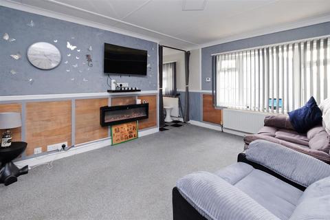 2 bedroom park home for sale, Seasalter Lane, Seasalter, Whitstable