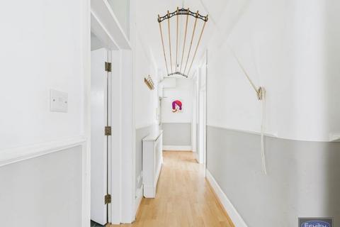 3 bedroom apartment to rent, South Lambeth Road , London,