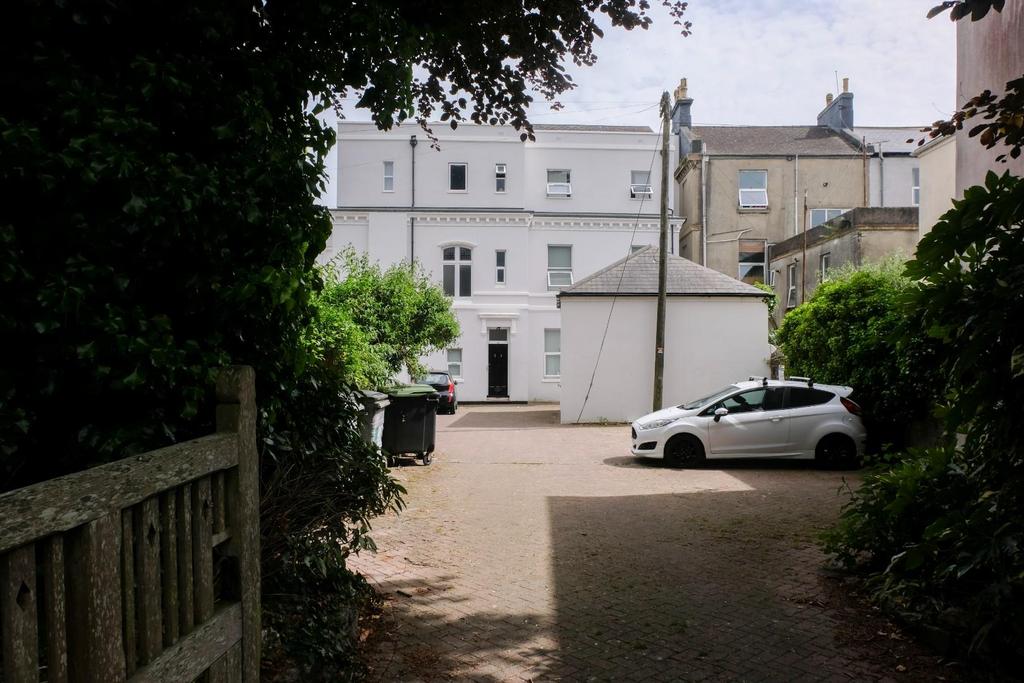 GROVEHOUSE-CHARLIE-08.jpg