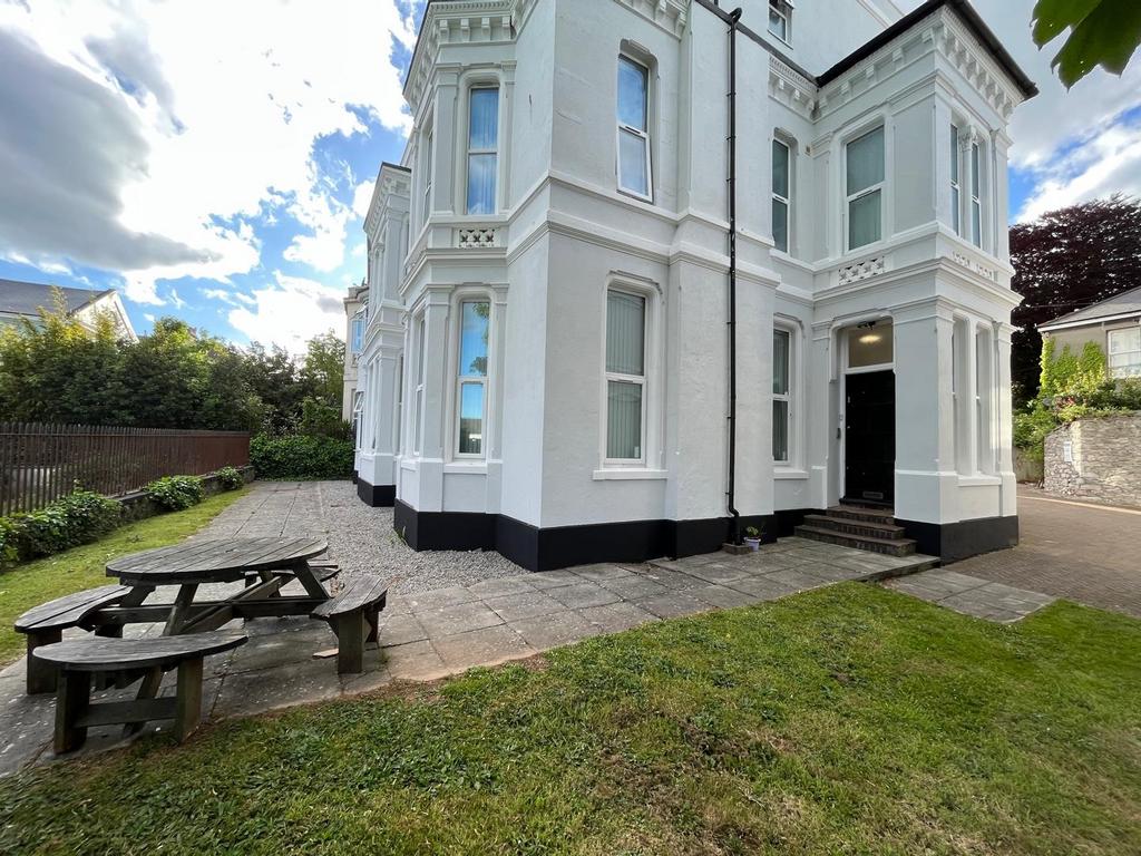 Outdoor photo of Grove House Flat 2 .jpg
