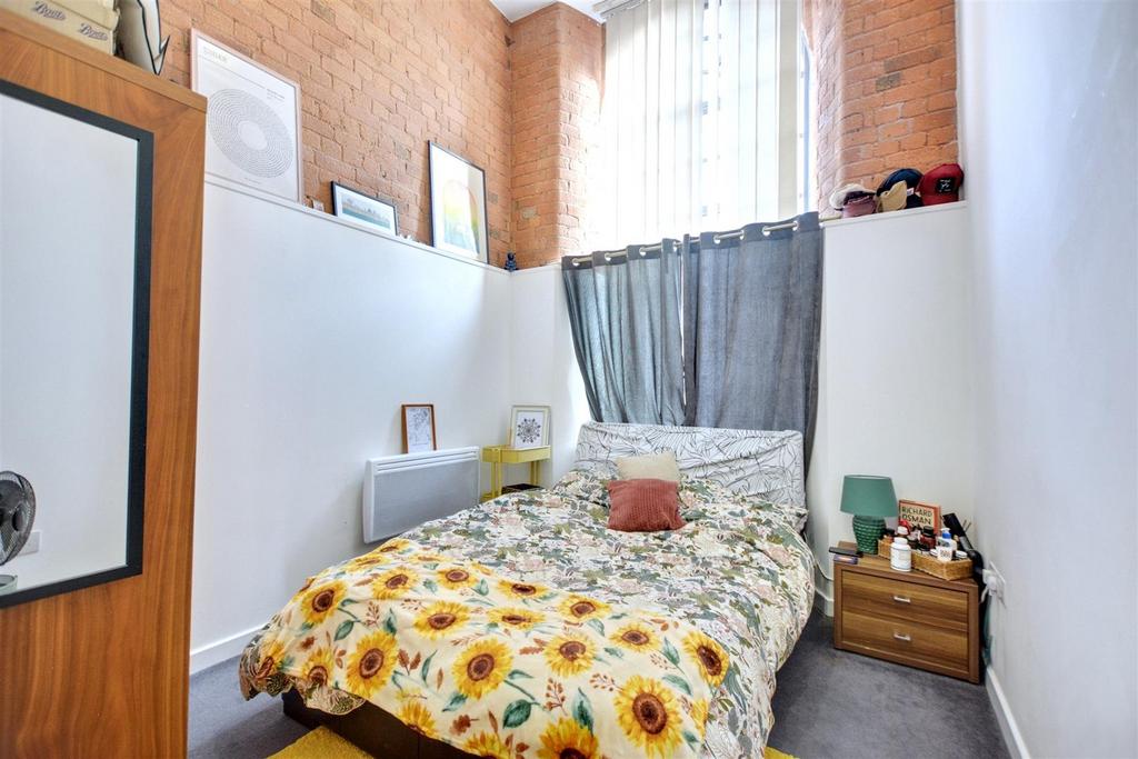 Bedroom 1 1.jpeg