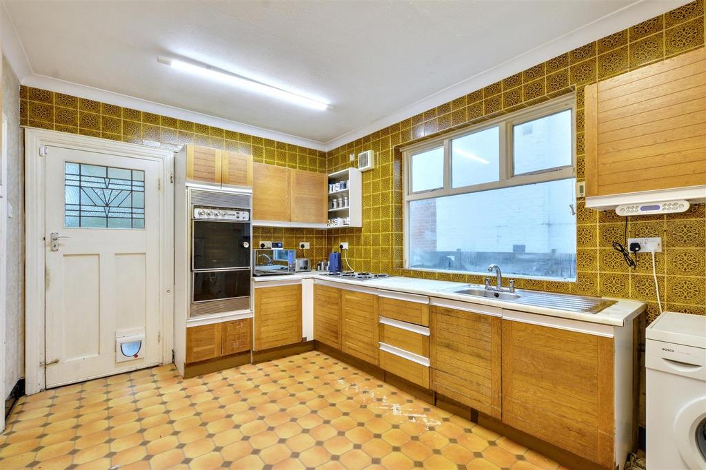 Kitchen 1.jpeg