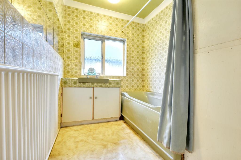 Bathroom 1.jpeg