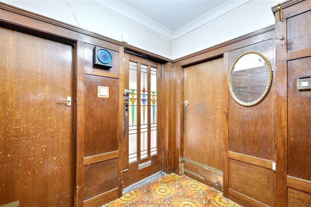 Hallway 2.jpeg