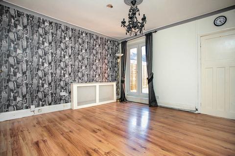 3 bedroom semi-detached house to rent, Webb Street, Warwickshire CV10