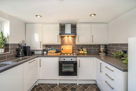 2 bedroom flat to rent, Landor Road, London SW9