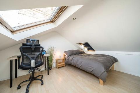 2 bedroom flat to rent, Landor Road, London SW9
