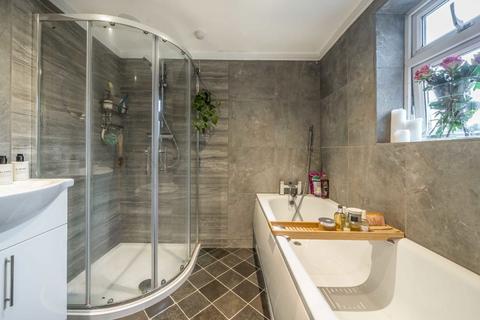 2 bedroom flat to rent, Landor Road, London SW9