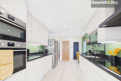 8 Beechfield Drive, Stafford, ST17 0YH