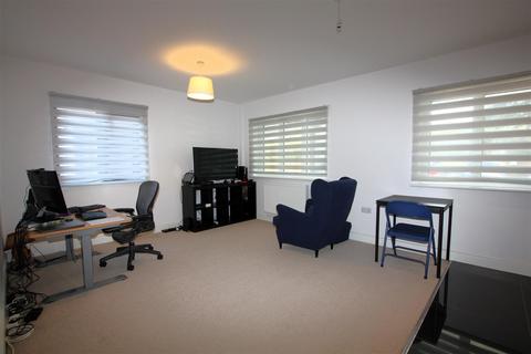 undefined, London Road, Mitcham