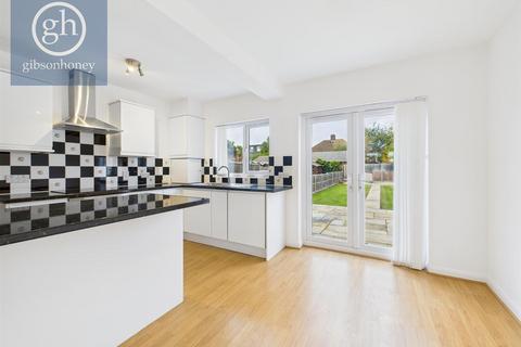 3 bedroom house to rent, Royal Crescent, Ruislip HA4