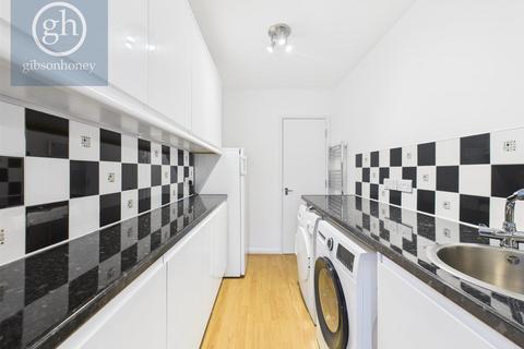 3 bedroom house to rent, Royal Crescent, Ruislip HA4