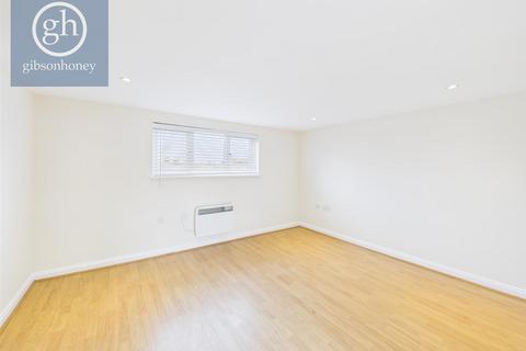 3 bedroom house to rent, Royal Crescent, Ruislip HA4