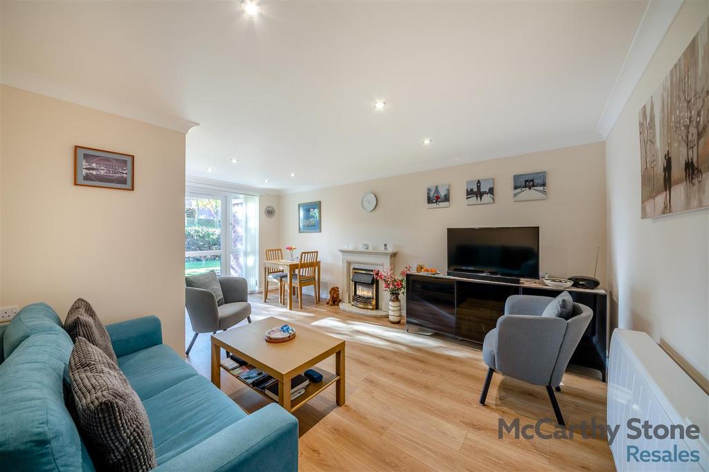8668912-interior12.jpg