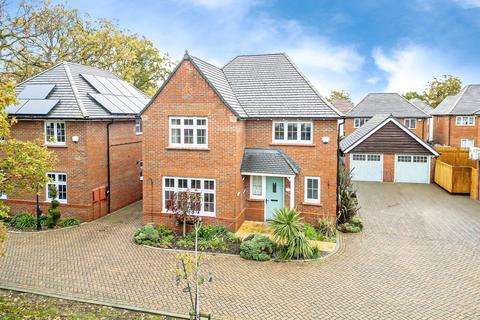 4 bedroom detached house for sale, Loveday Way, Benfleet, SS7