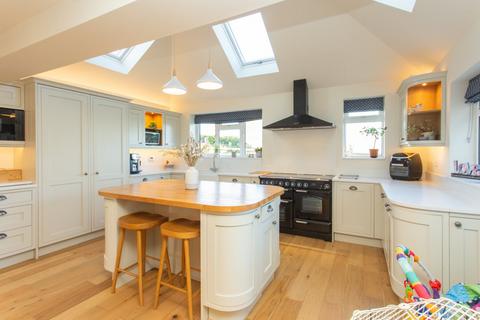 4 bedroom detached house for sale, Monkshill Road, Hernhill, Faversham, ME13