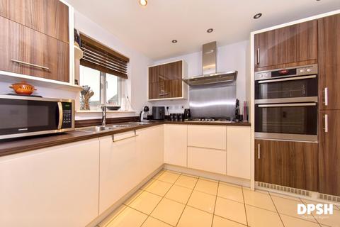 3 bedroom semi-detached house for sale, Waggon Road, Leeds
