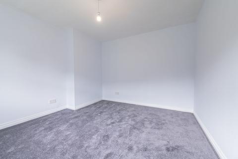 3 bedroom semi-detached house to rent, Gilmour Avenue, Clydebank