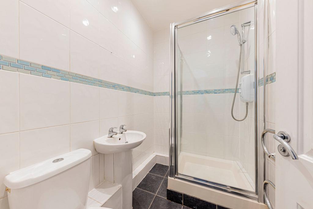 Shower W.C (1)