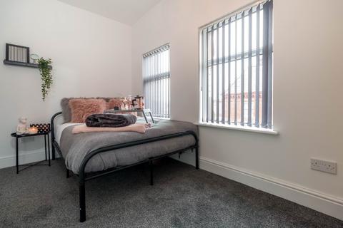 undefined, Holmes Street, L8 0RH,