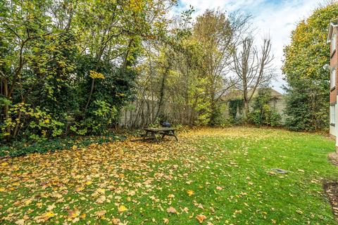 undefined, Malting Way, Isleworth TW7