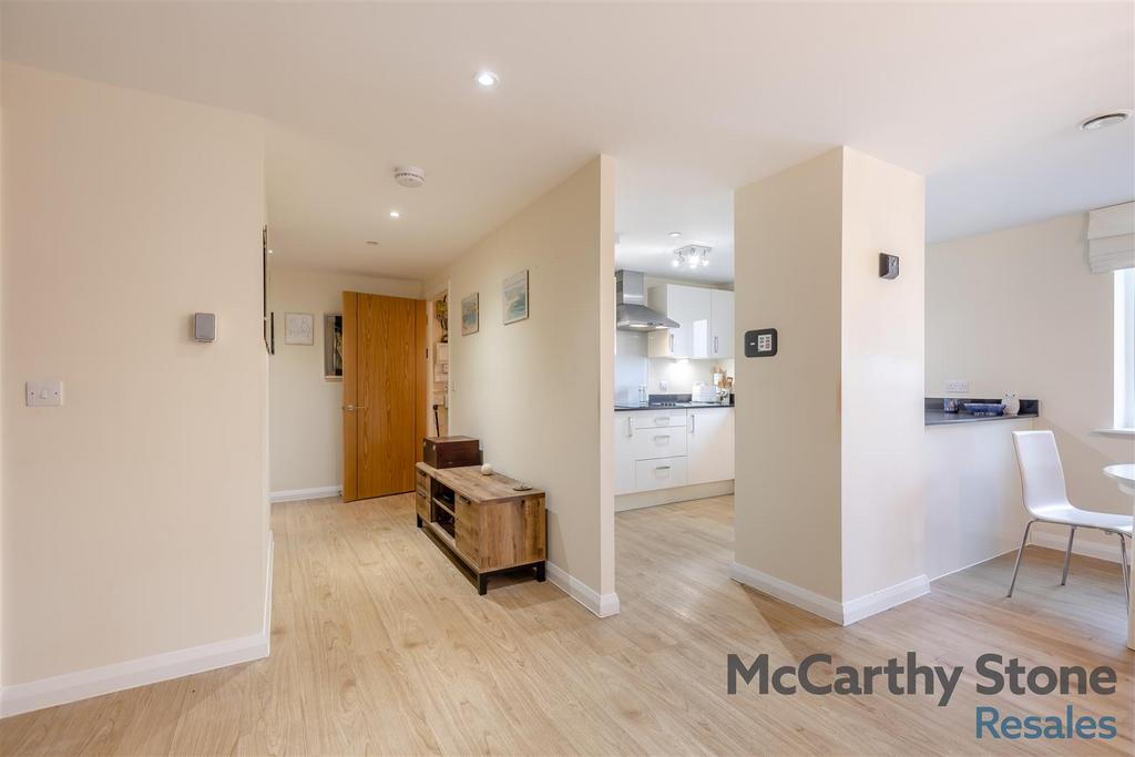 8669244-interior10.jpg