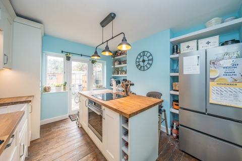 undefined, Chertsey Road, Twickenham TW2