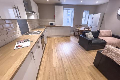 5 bedroom flat to rent, Hardman Street, ,