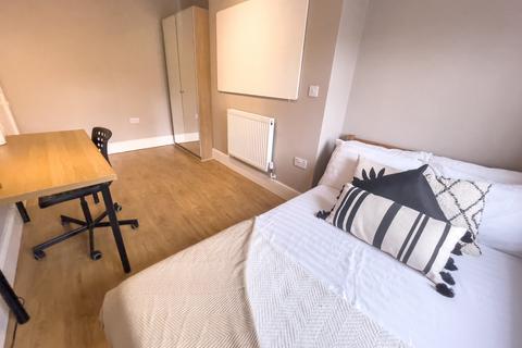 5 bedroom flat to rent, Hardman Street, ,
