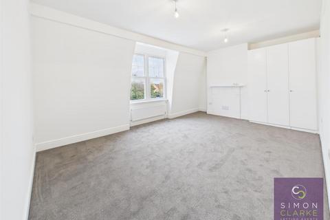 3 bedroom flat to rent, Priory Road, Crouch End, N8