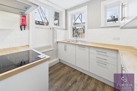 3 bedroom flat to rent, Priory Road, Crouch End, N8